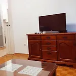 Karla Apartment Split